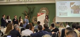 La alcaldesa de Almería apoya el lanzamiento del grupo BNI ALM Renacer
