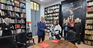 La UCAM y la Archicofradía de la Sangre crean caramelos para Semana Santa