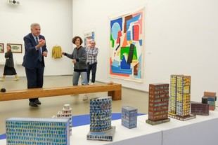 Cayetana H. Cuyás presenta su obra junto a los diseños de Antonio Gómez en la ULPGC