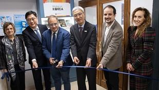 Inauguran espacio "WOK" en la Biblioteca de Filología con 1500 volúmenes coreanos
