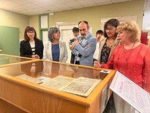 Exposición en la UHU sobre la evolución del libro desde el papel al e-book