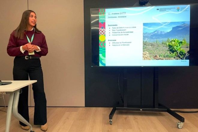 Cátedra de Agroturismo aborda retos del enoturismo canario en congreso en Barcelona