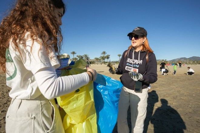 Jornada de concienciación sobre residuos plásticos en la mar en Castellón