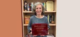 Elena Fernández de la Universidad de Cádiz recibe la Medalla SEIO 2026 por su contribución a la Investigación Operativa