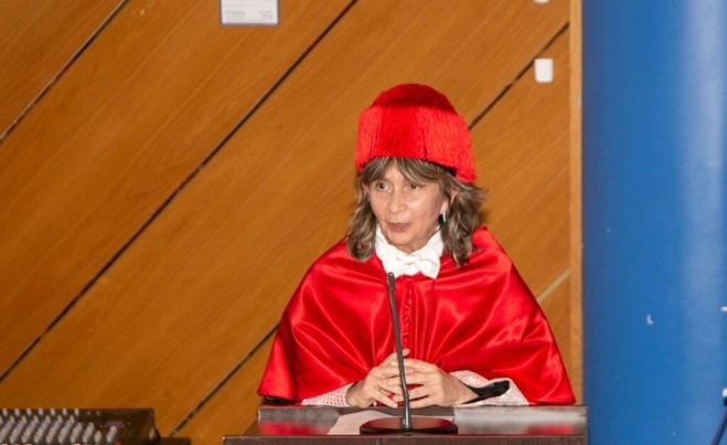 Inés Olaizola, catedrática de la UPNA, reconocida como miembro honorífico en la Universidad de Vigo