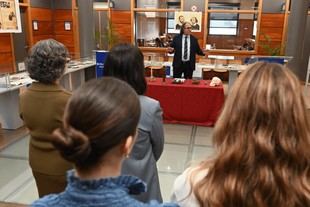 CEU UCH conmemora el Día del Libro con lecturas colectivas