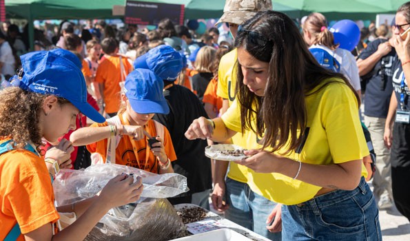 La ciencia cautiva a 2.500 niños en los Jardines de Viveros de Valencia