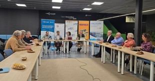 Debate sobre depuración de aguas y tecnología en la UHU con ciudadanos de Huelva