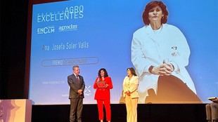 Ana Josefa Soler, directora de la ETSIAMB, recibe el Premio Extraordinario Agro Excelentes