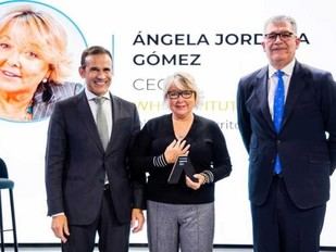 Àngela Jordana, doctoranda de la UdG, recibe el Premi A Professional Autònoma