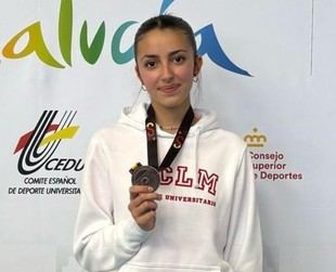 Lucía Jimeno de la UCLM gana bronce en el Campeonato Universitario de Esgrima