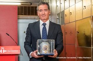 Réplica de escafandra de Emilio Herrera se une a su legado en el Instituto Cervantes