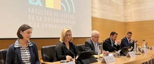 La UEx celebra el Día del Centro destacando la cultura y comunicación extremeña