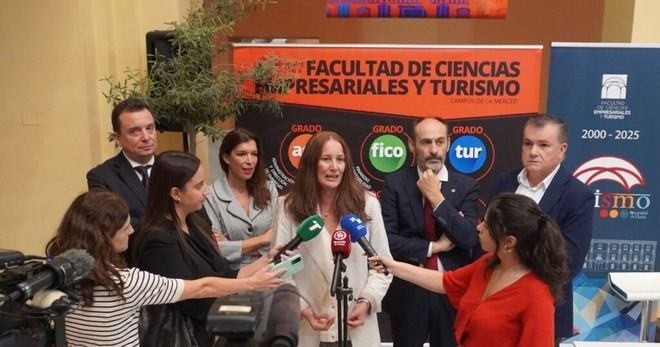 La Facultad de Ciencias Empresariales y Turismo premia a sus estudiantes en el Día de La Merced