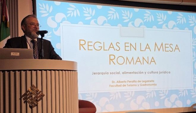 Expertos debaten el papel del Derecho en la cultura y la justicia