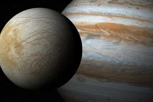 Investigación revela que la superficie de Europa varía como un faro atómico