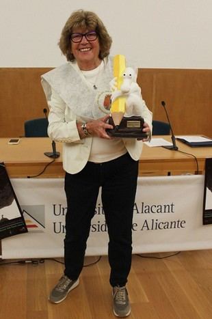 Marlene Pohle recibe el Premio Notario del Humor en la UA