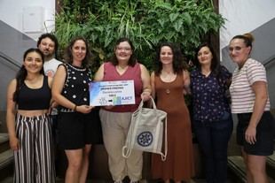 Daniela Larios gana el concurso para el nuevo logo de la Asociación de Jóvenes Investigadores