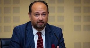 La Junta apoya el nuevo enfoque de los decanos de Derecho sobre los trabajos fin de grado y la inteligencia artificial