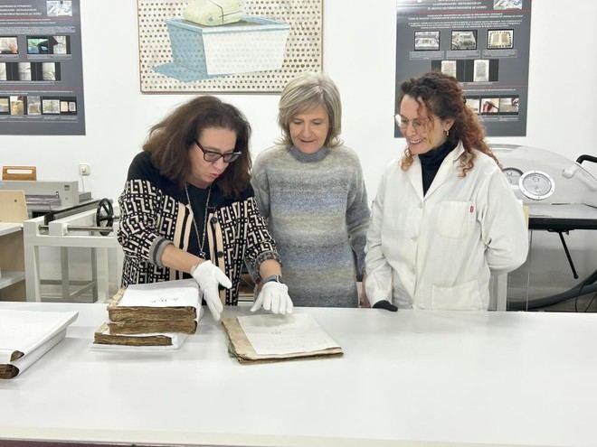 La Junta de Extremadura digitaliza más de un millón de documentos históricos