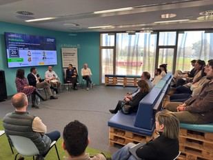 La Junta de Extremadura impulsa el emprendimiento innovador en su visita al Hub La Atalaya