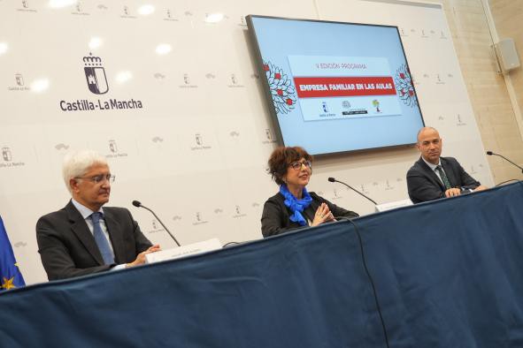 La Junta invierte más de 54 millones en centros educativos para impulsar la economía local