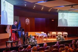 La Junta de Andalucía rinde homenaje a Villamandos por su legado en innovación y defensa