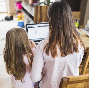 Jornadas para enseñar a familias a gestionar el ecosistema digital