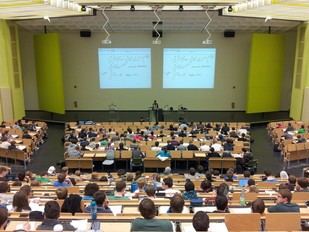 La Junta de Andalucía exige respeto a sus competencias universitarias al Gobierno central
