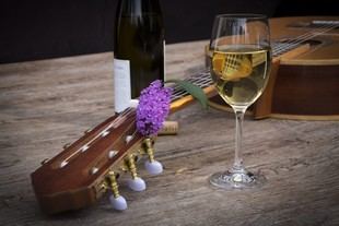 La música mejora la experiencia del vino, incluso si es triste