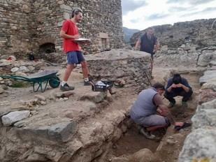 Descubren estructuras anteriores en el monestir de Santa Maria de Roses