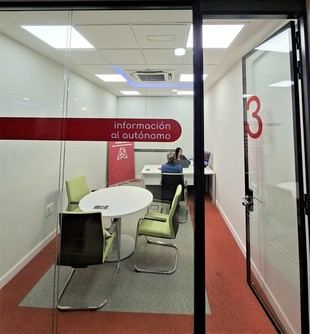 La Oficina del Autónomo atendió a más de 1.000 personas en 2025 y refuerza su apoyo al emprendimiento en Murcia