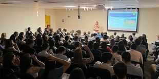 Montserrat Gas ofrece conferencia en Brasil sobre el apoyo a familias desde la escuela