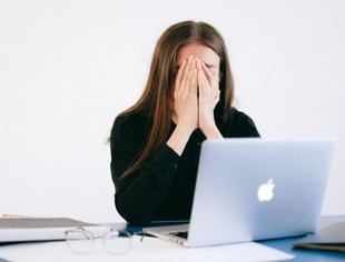 Cuidadoras enfrentan agotamiento extremo al combinar trabajo y cuidado