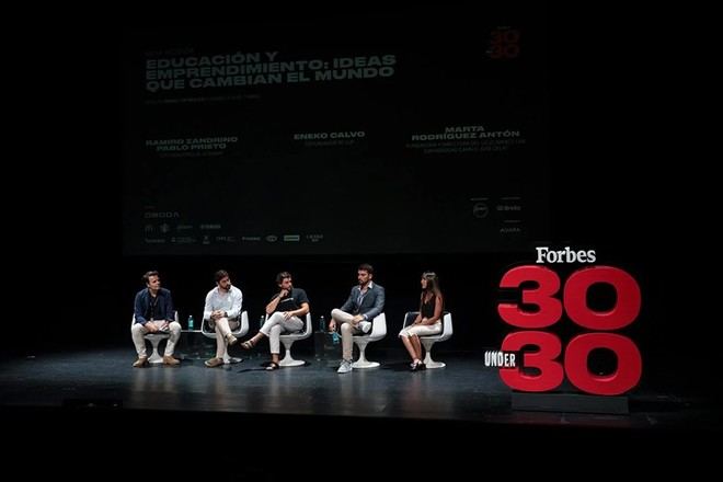 La UCJC destaca en Forbes 30 Under 30 con estudiantes emprendedores