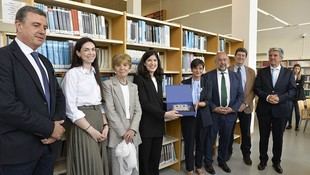 La UCLM recibe la colección de libros del profesor José Enrique Serrano Martínez
