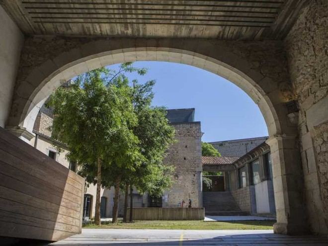 La UdG se sitúa en el puesto 797 del CWUR 2025, manteniéndose entre las mejores universidades del mundo