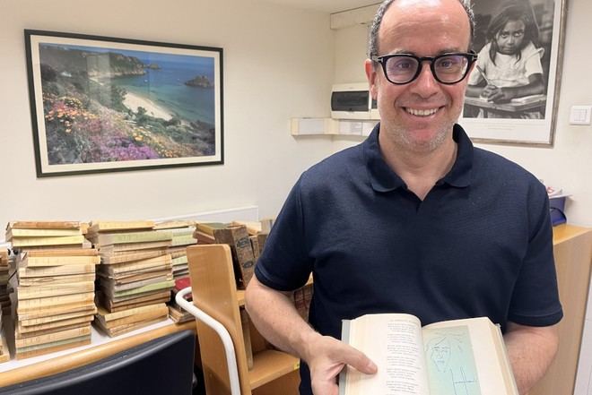 La UdL descubre un dibujo inédito de Joan Barceló en un libro antiguo