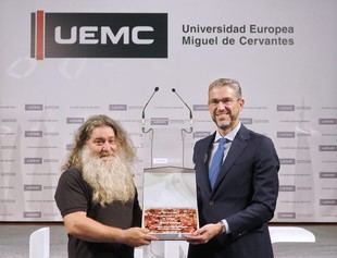 La UEMC otorga el Premio Fundación UEMC a Raúl Pérez por su dedicación al vino