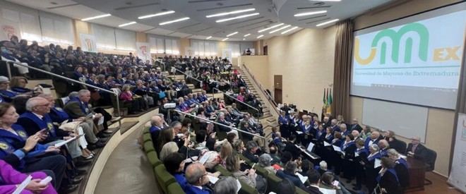 La Universidad de Mayores de Extremadura inicia el curso 2025/2026 con más de 4.000 alumnos matriculados