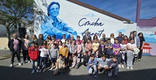 La UJA rinde homenaje a Concha Azorit con un mural en su pueblo natal