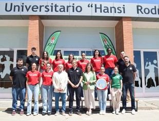 La ULE reconoce el histórico ascenso del Baloncesto Femenino León
