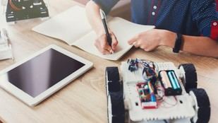 La Universidad Complutense de Madrid premia a Amazon por su apoyo en la formación de estudiantes