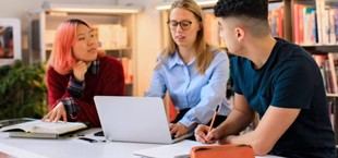 Universidad de Cádiz y Banco Santander ofrecen 45 becas para estudiantes en 2026/27