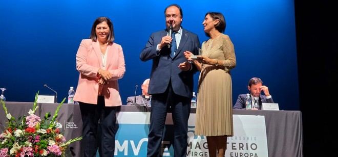 Reconocimiento a la Universidad de Cádiz en el 50 aniversario del Centro de Magisterio Virgen de Europa
