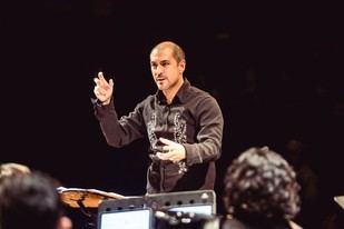 Gonzalo López, de la Universidad de Chile, dirige por primera vez una orquesta en Eslovenia