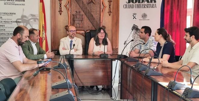 Inauguran los I Cursos de Verano en Jódar en homenaje a Pedro Gámez Laserna