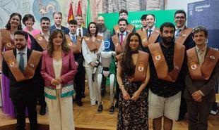 Universidad de León gradúa a 14 especialistas en robótica e IA