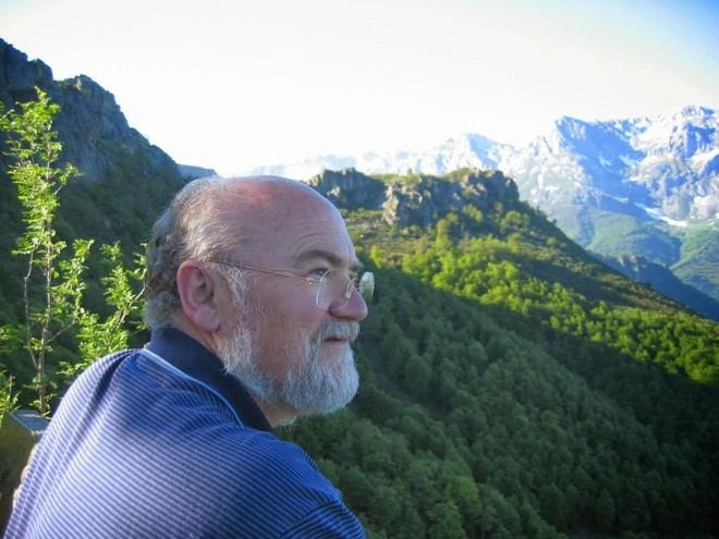 La Universidad de León rinde homenaje al arqueólogo José Luis Avello, pionero en su campo