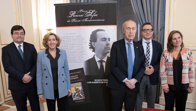 Luis Alberto de Cuenca recibe el Premio Reina Sofía de Poesía Iberoamericana en Salamanca